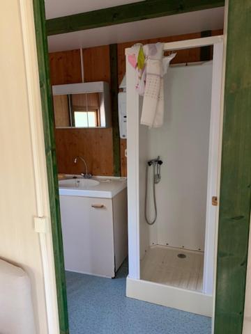 La Colline Aux Chalets, Jaccuzi, Sauna Saint-Chamarand Екстериор снимка